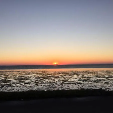 Pier 12, 5 *