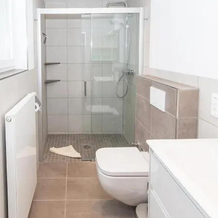 Pier 12, 5 Apartman